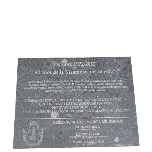 Placa conmemorativa recordando el Trelewazo